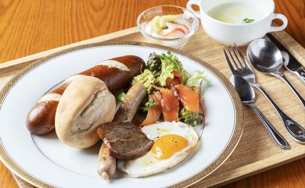 洋朝食／自家製ベーコンの贅沢プレート